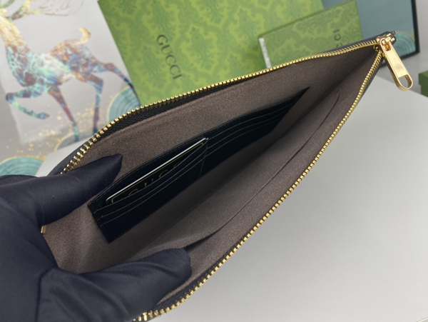 グッチ財布コピー着用イメージ